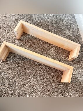 Set of 2 wood wall shelves